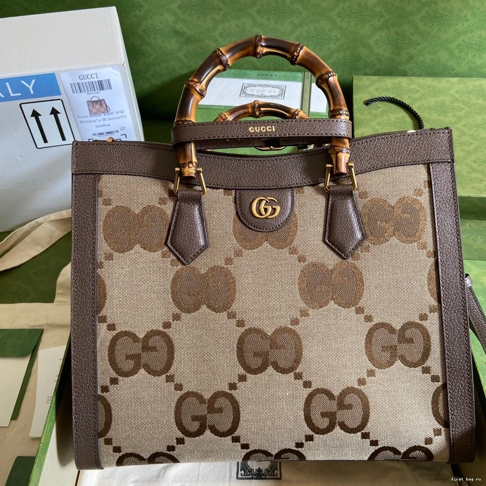 with bag GUCCI jumbo GG Diana medium tote 0730